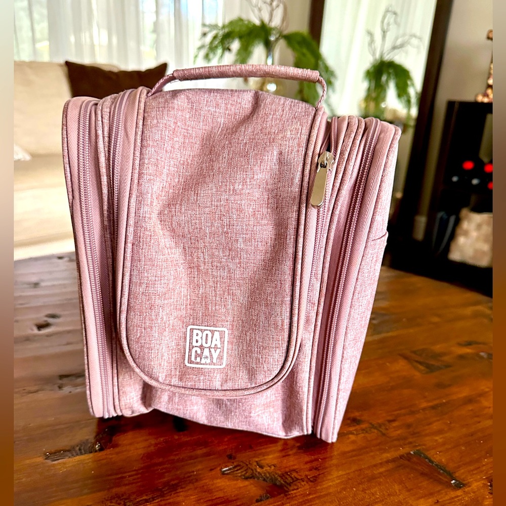 Boa Cay Toiletry Bag